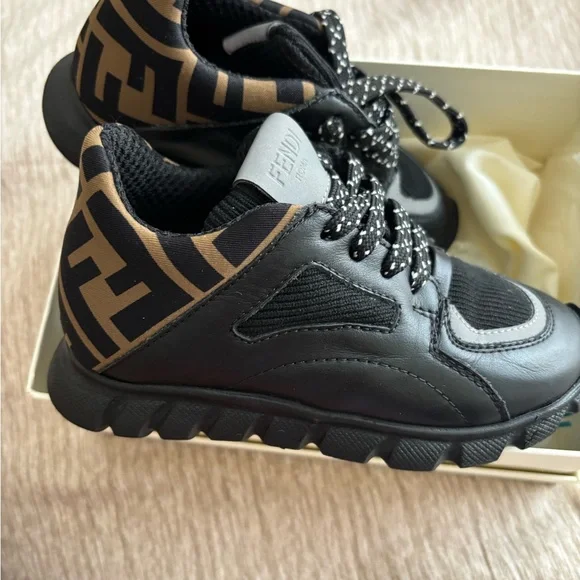 Boy fendi shoes - Picture 2 of 4